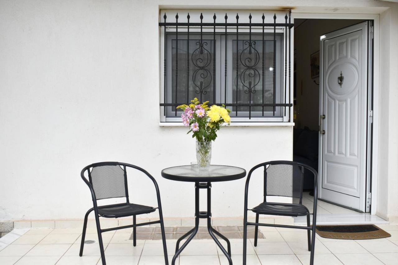 Petit House Under The Rocks Apartment Kalambaka Exterior photo