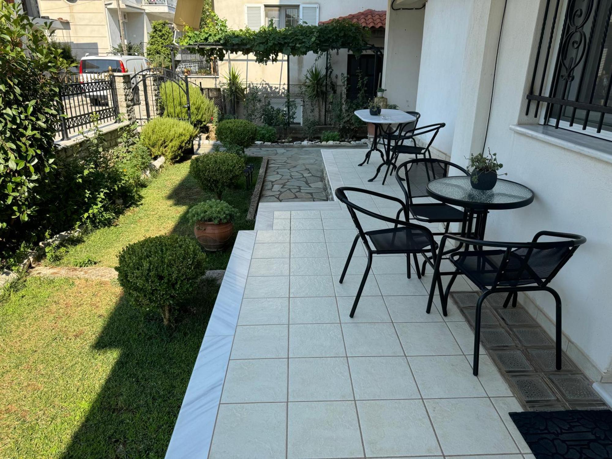 Petit House Under The Rocks Apartment Kalambaka Exterior photo